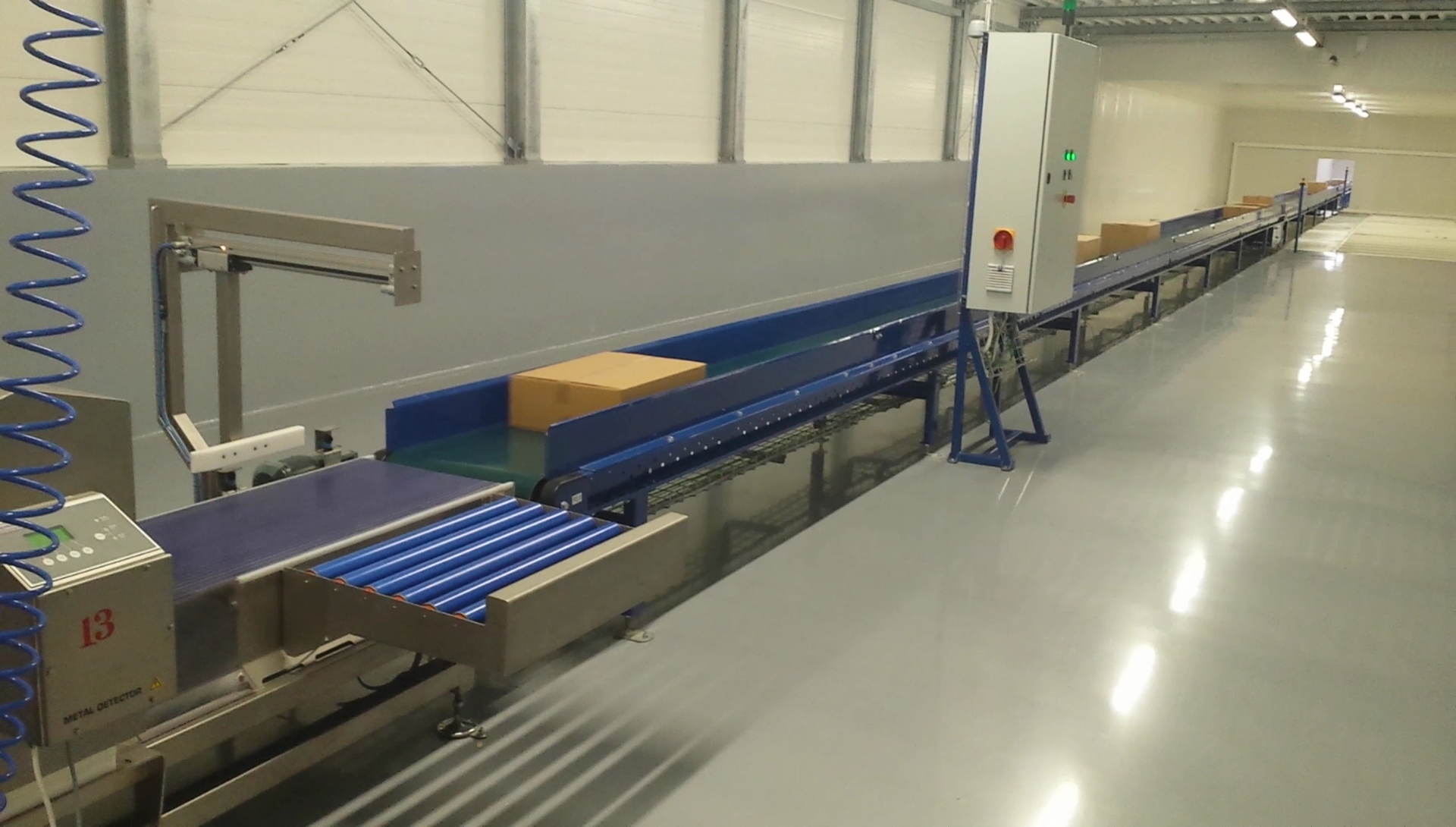 wikpol_linia_paletyzacji_kartonow_z_pieczywem__mrozonym_5_